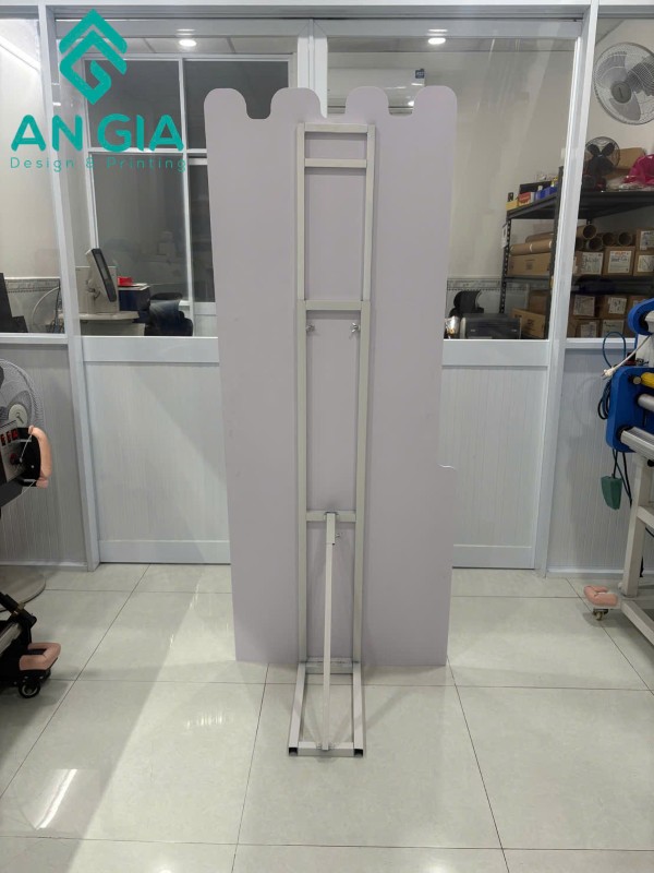 Standee mô hình khung sắt chịu lực bền bỉ gia công tại xưởng in An Gia TP.HCM